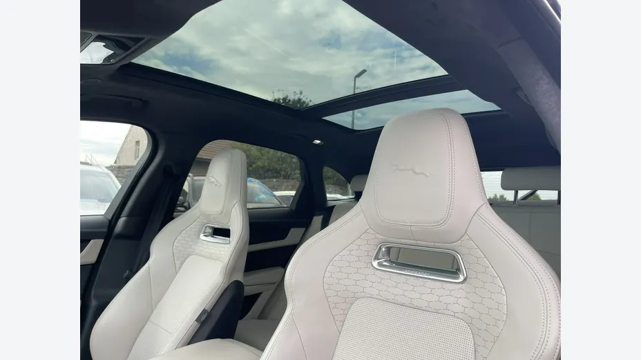 JAGUAR F-Pace -