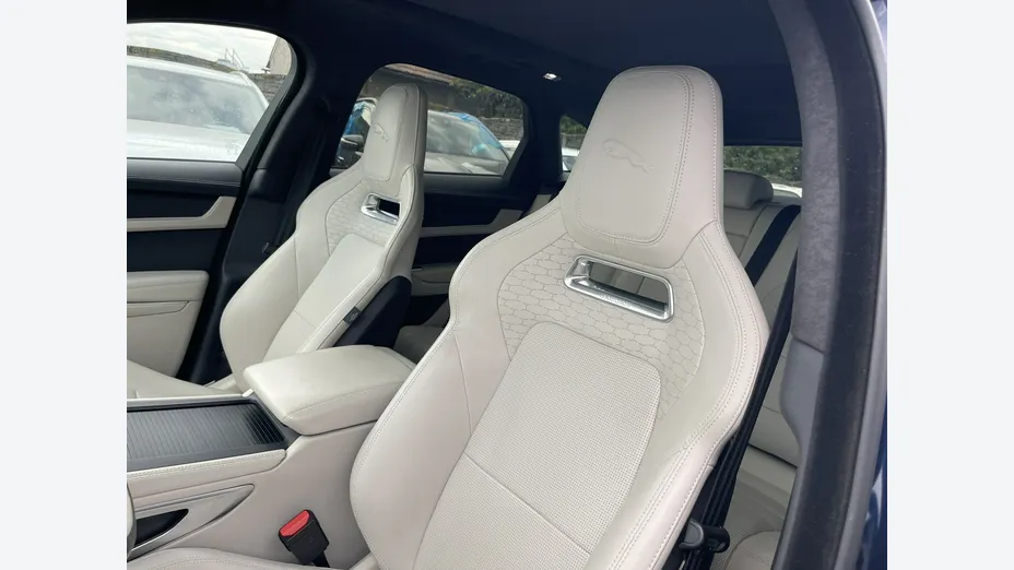 JAGUAR F-Pace -