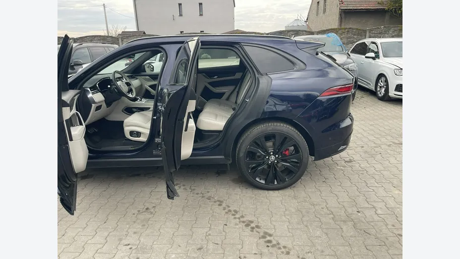 JAGUAR F-Pace -