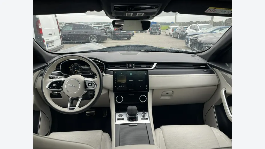 JAGUAR F-Pace -