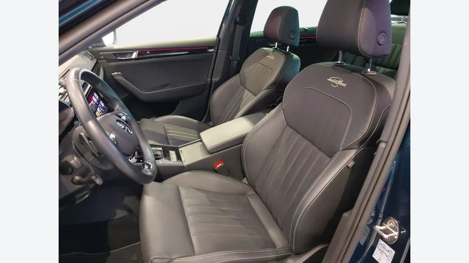 SKODA Superb -