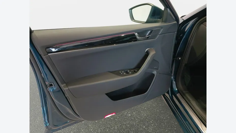 SKODA Superb -