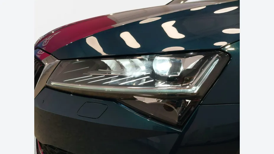 SKODA Superb -