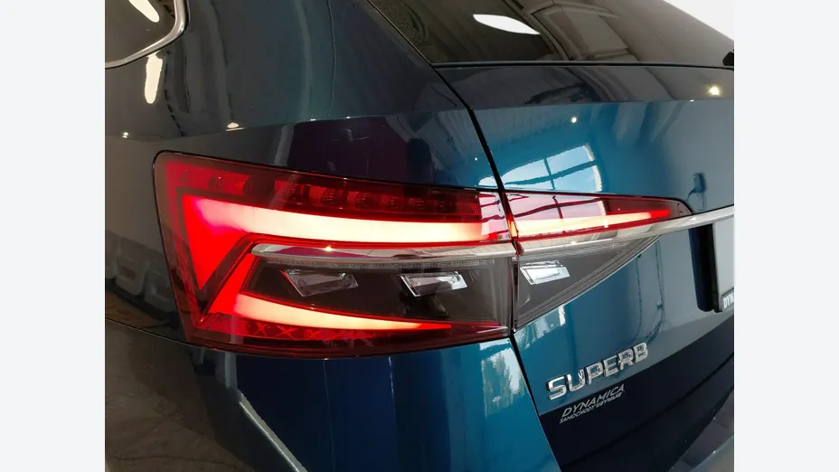 SKODA Superb -