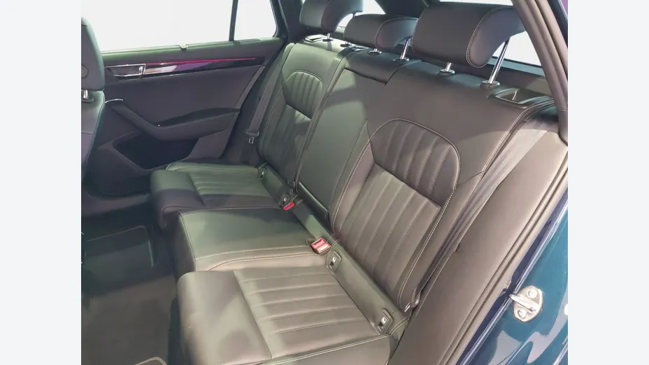 SKODA Superb -
