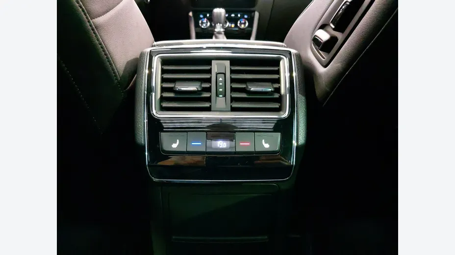 SKODA Superb -
