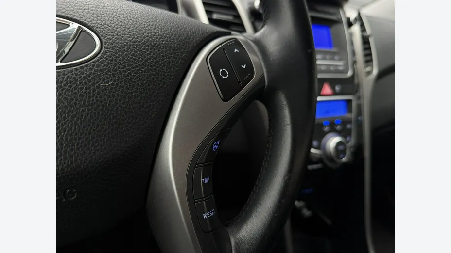 HYUNDAI i30 -