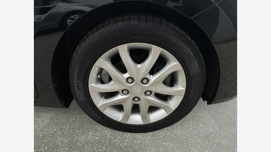 HYUNDAI i30 -