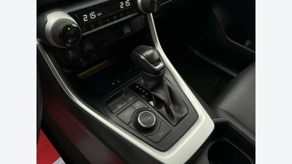 TOYOTA RAV4 -
