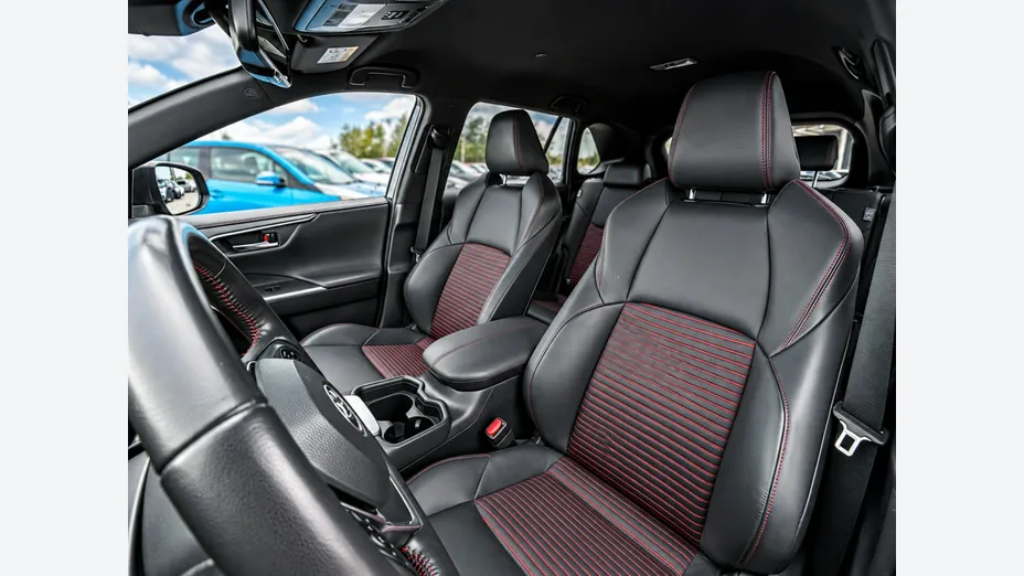 TOYOTA RAV4 -