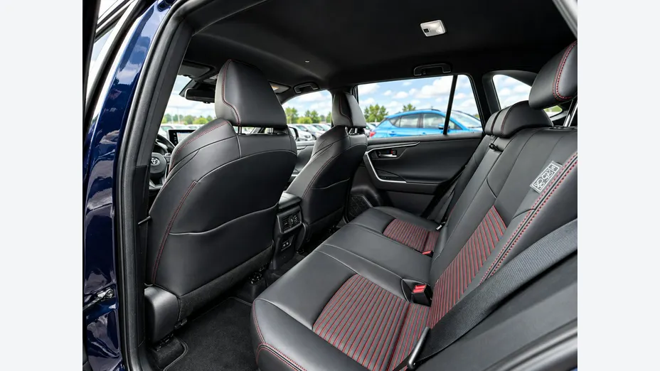TOYOTA RAV4 -