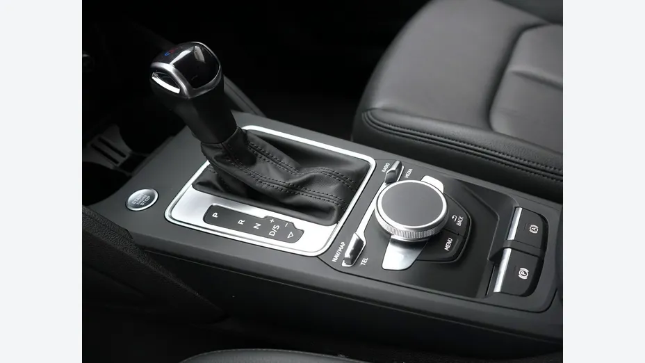 AUDI Q2 -