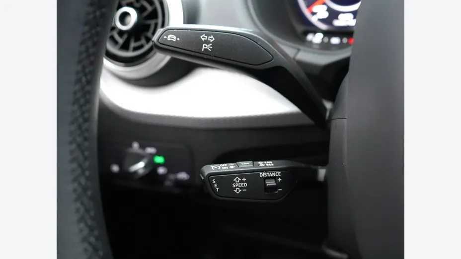 AUDI Q2 -