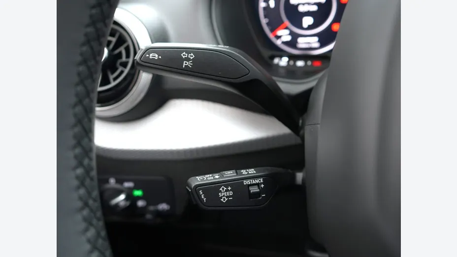 AUDI Q2 -