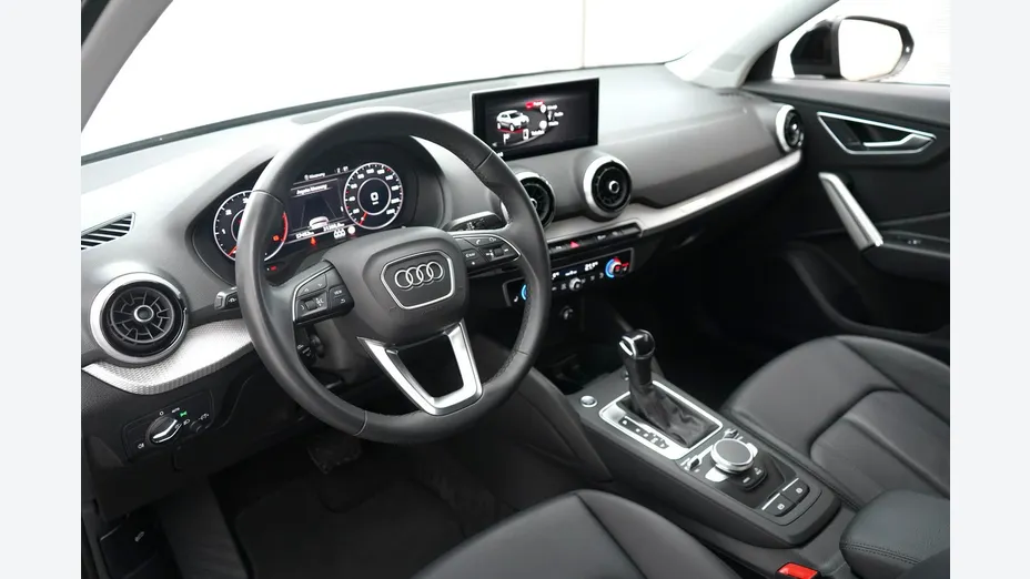 AUDI Q2 -
