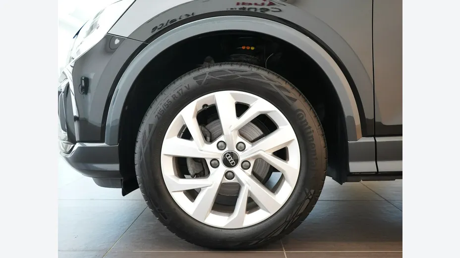 AUDI Q2 -