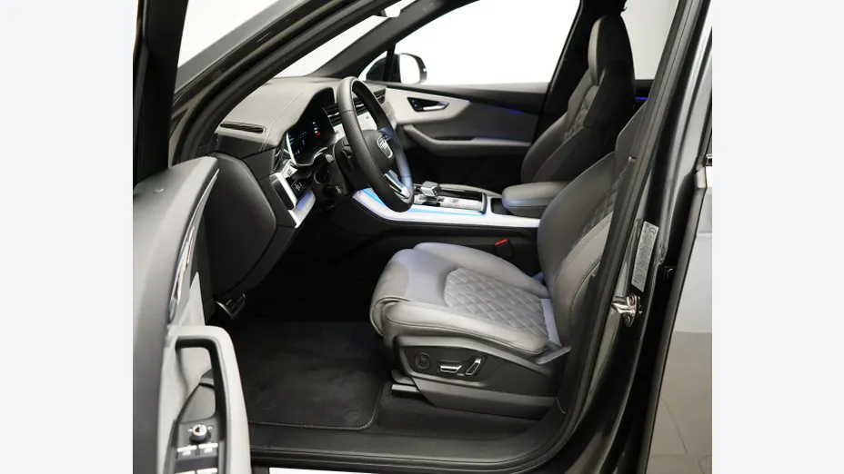 AUDI Q7 -