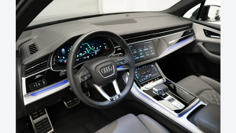 AUDI Q7 -