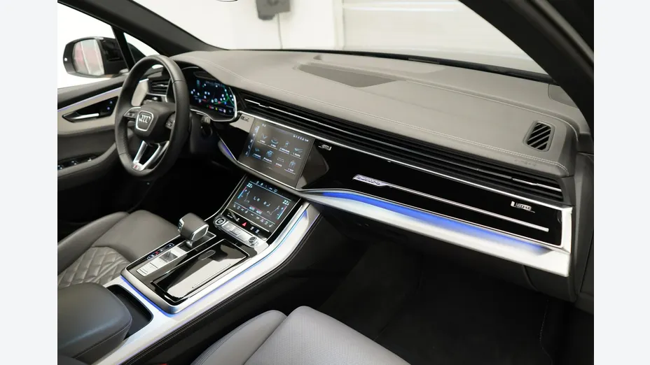 AUDI Q7 -