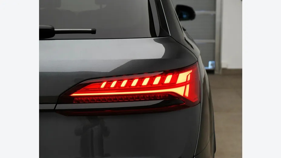 AUDI Q7 -
