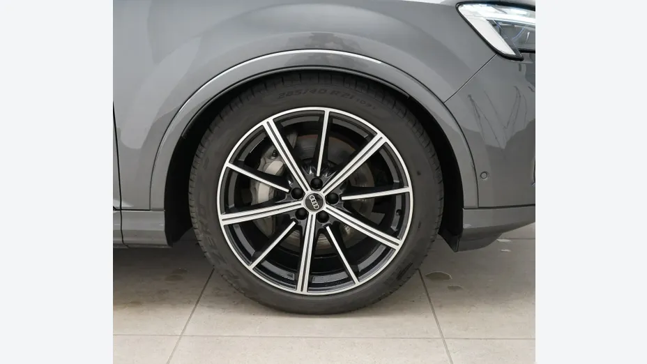 AUDI Q7 -