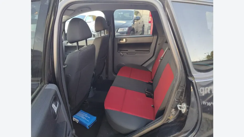 MITSUBISHI Colt -
