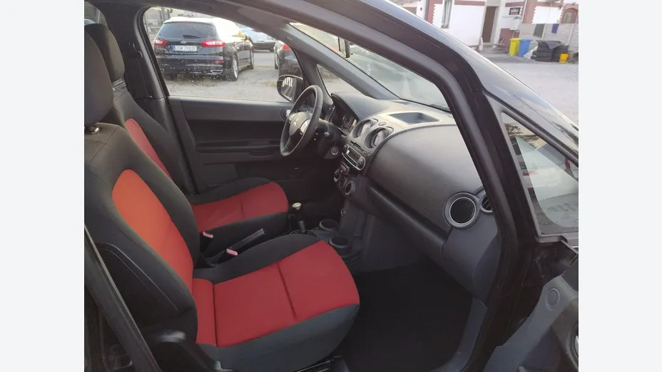 MITSUBISHI Colt -