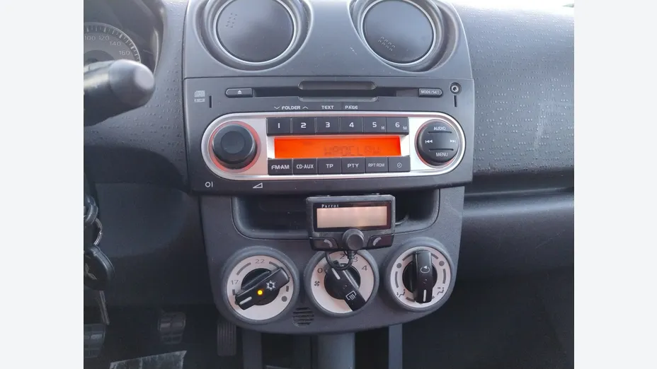 MITSUBISHI Colt -
