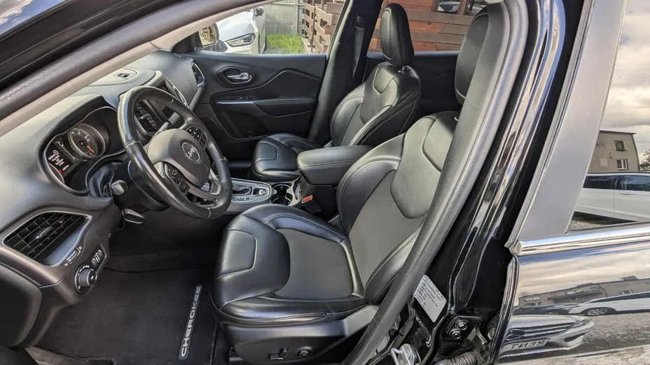 JEEP Cherokee -