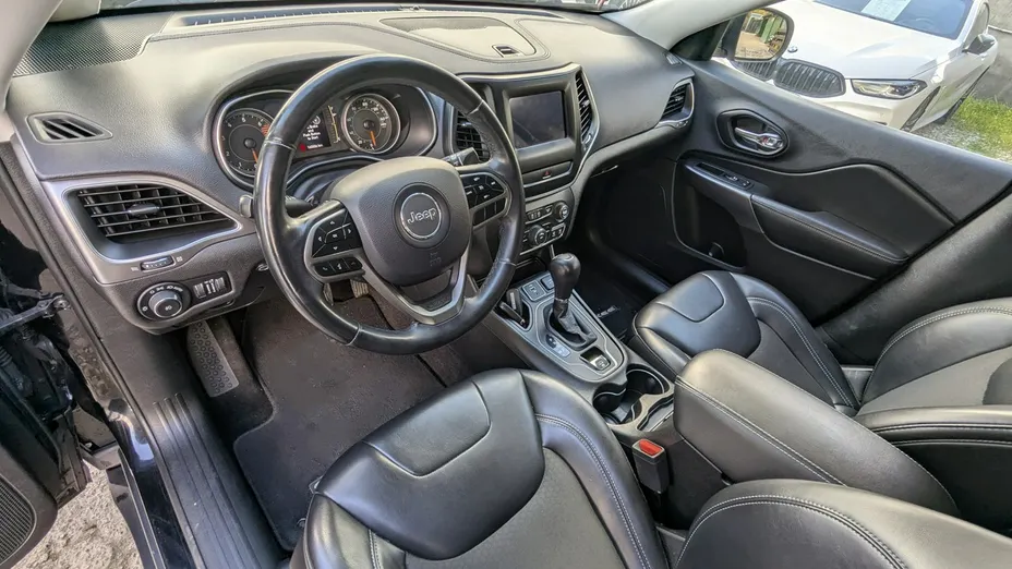 JEEP Cherokee -