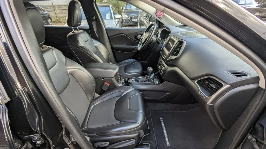 JEEP Cherokee -