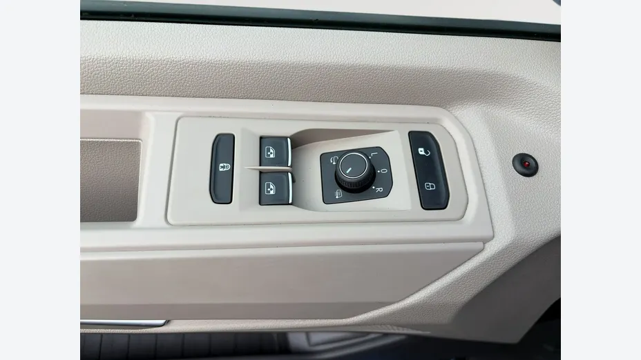 VOLKSWAGEN Multivan -