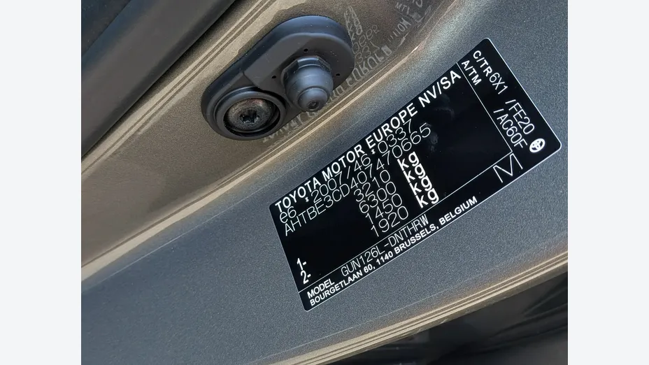 TOYOTA HiLux -