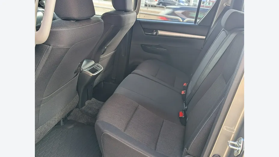TOYOTA HiLux -