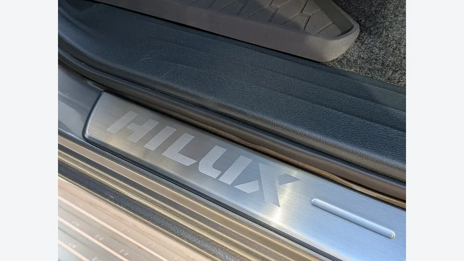 TOYOTA HiLux -