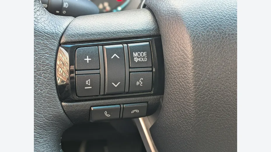 TOYOTA HiLux -