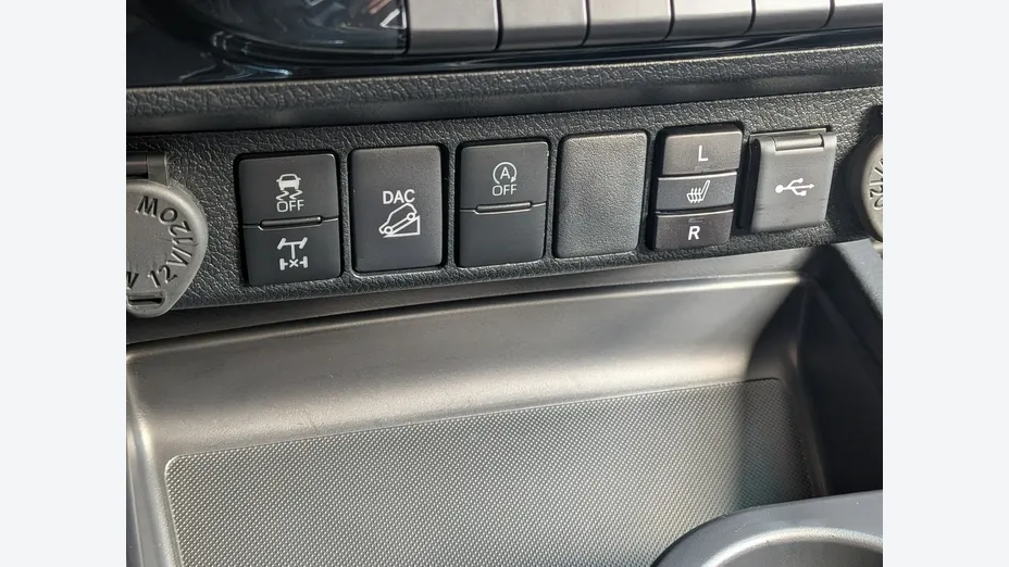 TOYOTA HiLux -