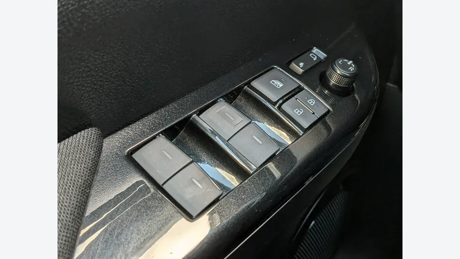 TOYOTA HiLux -