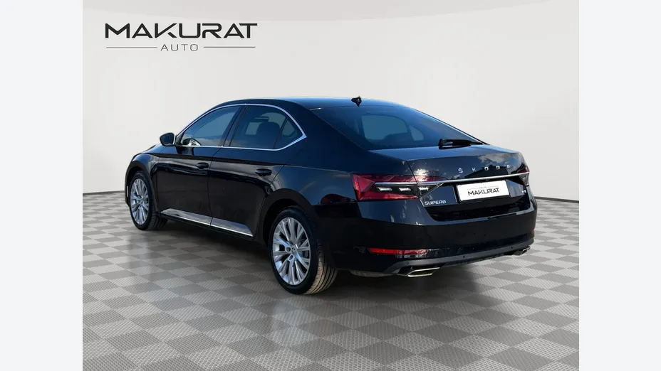 SKODA Superb -