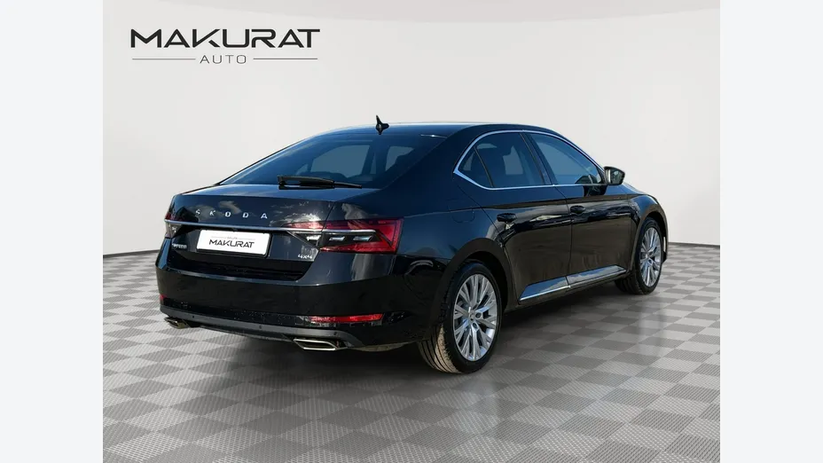 SKODA Superb -
