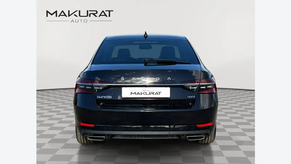 SKODA Superb -