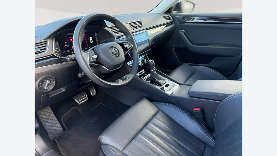 SKODA Superb -