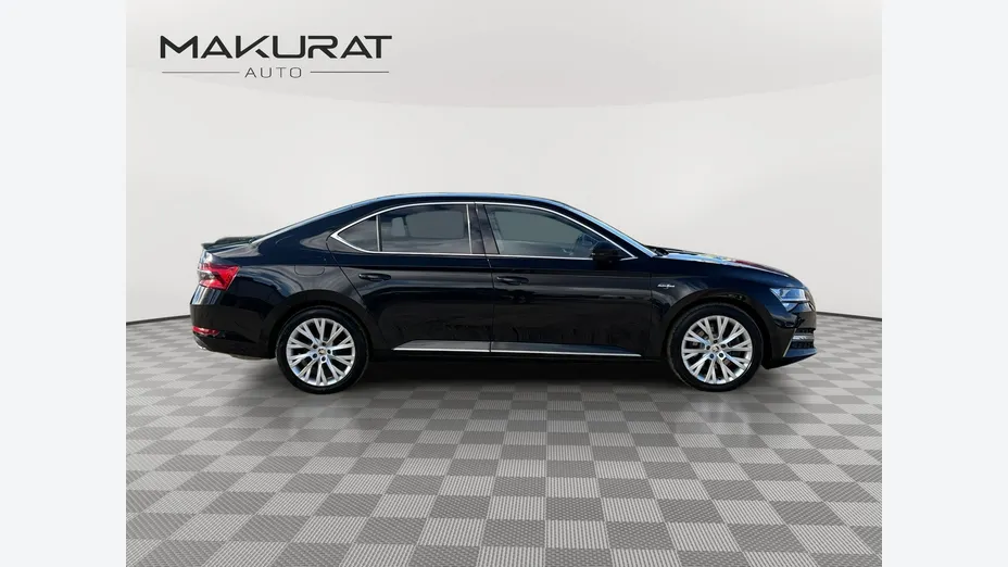 SKODA Superb -