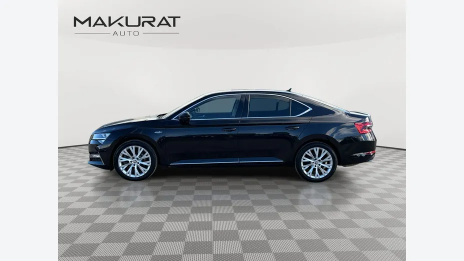 SKODA Superb -