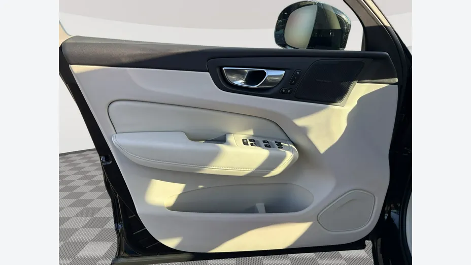 VOLVO XC60 -