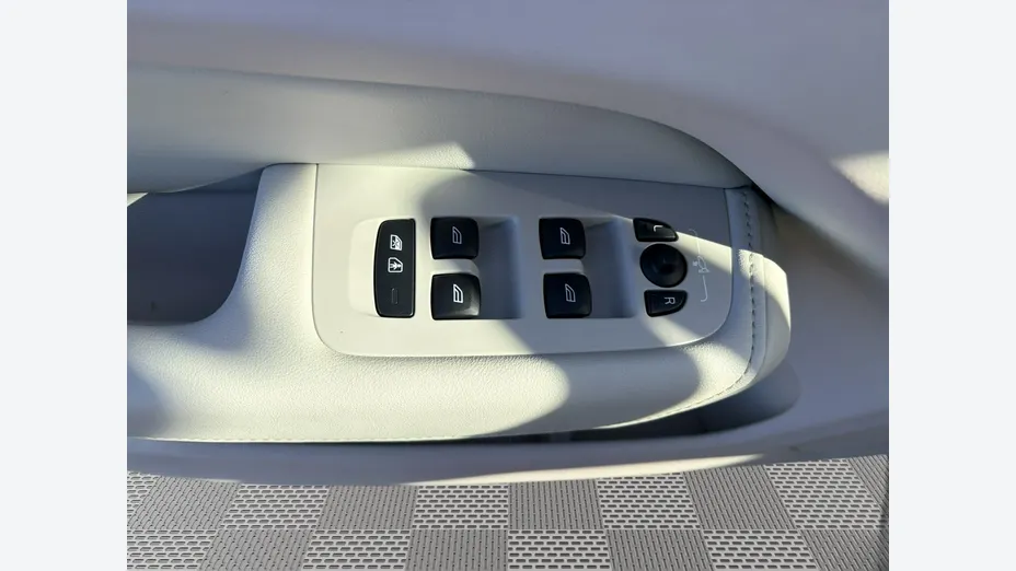 VOLVO XC60 -