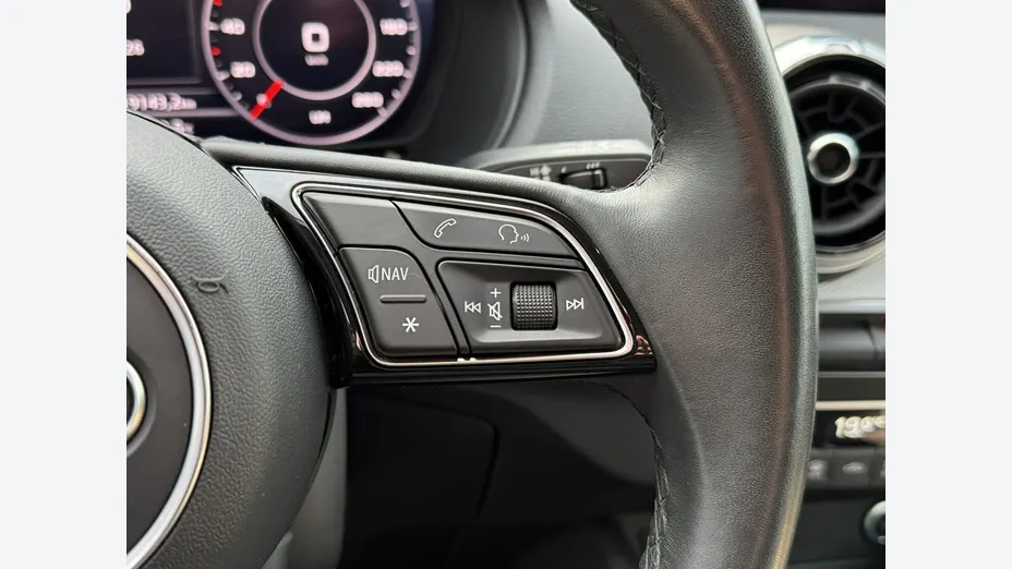AUDI Q2 -