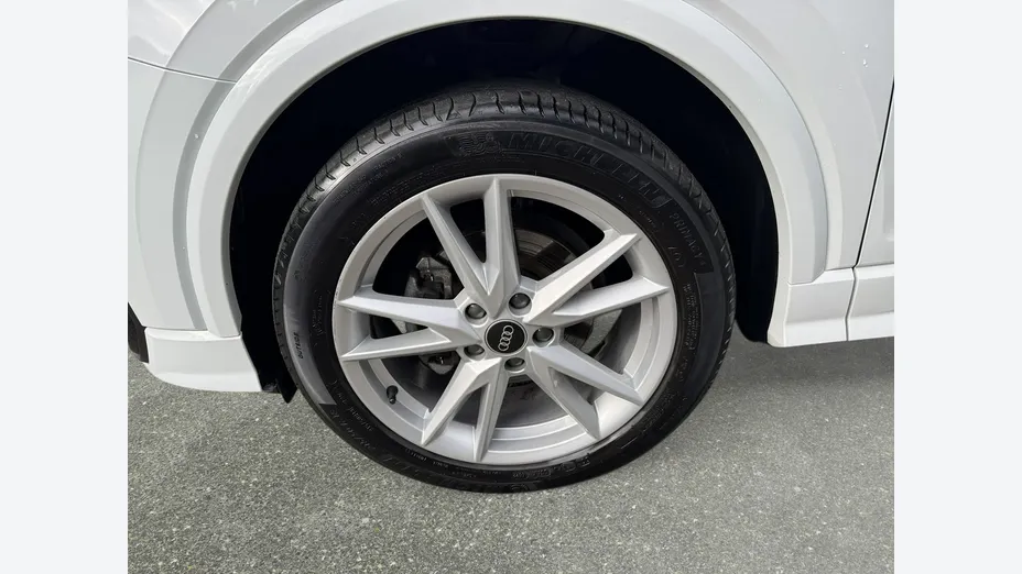 AUDI Q2 -