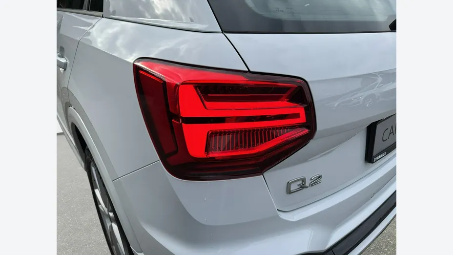 AUDI Q2 -