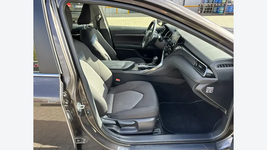 TOYOTA Camry -